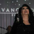 Naslonila se na stolicu, jedva stoji na nogama: Isplivao snimak sa nastupa Dragane Mirković iz Hrvatske, briše suze, pa u…