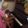 Čista ljubav! Glumica podelila sliku sa sinom pa raznežila sve: Pokazala kako su ona i košrkaš opremili sobu