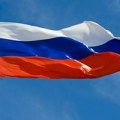 Ruska državna zastava na brdu iznad Avdejevke: Odatle se kontročiše celo područje (video)