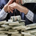 Pronašao ček od 46 miliona evra! Odlučio da ga vrati vlasniku, a nagrada koju je zauzvrat dobio ga ostavila u šoku