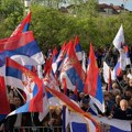 U Banja Luci protest zbog Rezolucije o genocidu u Srebrenici: Na bini Ana Brnabić, Nikola Selaković, Nikola Pejaković……