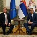 Vučić s evropskim komesarom za proširenje Varheljijem