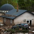 Tužan prizor u Jablanici: Mališani u kantama nose blato i mulj, priskočili u pomoć nakon poplava