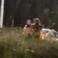 Sudarili se, pa se sukobili: Incident u Kraljevu - svađa u saobraćaju završila se udarcem u glavu (video)