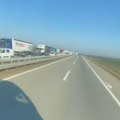 Kilometarska kolona vozila u smeru ka Beogradu: Udes na auto-putu izazvao kolaps, stvaraju se ogromne gužve (video)