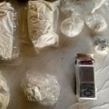 Više od tri kilograma droge "zaštekano" u letnjikovcu: Uhapšena tri mladića u Sremskoj Mitrovici