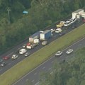 Incident na autoputu u Australiji: Oštećeno više od 300 vozila, privremeno zatvoreno skoro 30 kilometara puta (VIDEO)