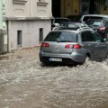 (Video) Lije kao iz kabla, ne vidi se prst pred okom! Snažno nevreme se sručilo na ovaj grad u Srbiji ranije nego što je…