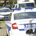 Na glavi kačket, oko vrata torbica: Kamere snimile lopova iz Obrenovca i trenutak kad devojčica istrčava iz kola