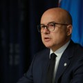 Automobil Miloša Vučevića pogođen jajetom: Građani Kule zviždanjem ispratili bivšeg premijera