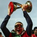 Brazilska proslava, Duarte sa sunčanim naočarima u dimu Zaječara