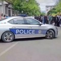 Kosovska policija iseljava srpsku porodicu (video)