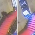 Političar pred svima doživeo katastrofu: Sapleo se pa glavom razbio vitražno staklo (Video)