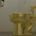 Wc šolja od čistog zlata prodata za 12 miliona evra: Teška je preko 100 kg, a nosi provokativno ime