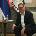 Vučić tvrdi da niko iz javnog sektora nije primoran da dolazi na njegove skupove