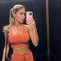 Selfi srpske pevačice (38) zadrmao mreže: Pokazala noge u mišićima, ravan stomak, a ovo je njen jelovnik kojeg se strogo…