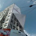 Transparent „Srbija pobeđuje“ skinut sa Palate Albanija (VIDEO)