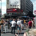 Stigli alpinisti za uklanjanje transparenta „Srbija pobeđuje“ sa Palate Albanija u Beogradu