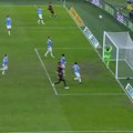 Najbizarniji gol godine i makazice, ovo se ne viđa svakog dana, klub koji čeka titulu 26 godina lider Serije A