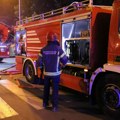 Tragedija na Karaburmi, stradala žena u požaru: Zapalio se stan u prizemlju, na licu mesta troje vatrogasnih vozila