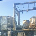 Vozila u plamenu na putevima širom Srbije: Vatra zahvatila kamion kod Malog Požarevca, a na Dorćolu gori auto (foto, video)