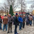Protest meštana kuršumlijskih sela: Uz administrativnu liniju sa Kosovom i Metohijom zbog svakodnevnih upada naoružanih…