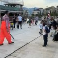 Novak uveseljavao klince u Tivtu: Partija tenisa sa klovnom (video)
