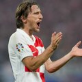 Bomba iz Španije: Luka Modrić u narednih deset dana potpisuje za velikog Realovog rivala?