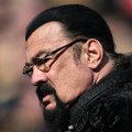Stiven Sigal snimljen na vojnoj paradi u Moskvi: Holivudska zvezda sa srpskim pasošem obeležava Dan pobede