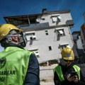 Urušilo se gradilište u Istanbulu, jedna osoba poginula, na licu mesta brojne spasilačke i vatrogasne ekipe