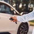 Budite na oprezu! Lopovi imaju novi trik kojim vrata automobila otvaraju za tren - i to uz pomoć jednog sitnog predmeta