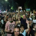 VIDEO: Studenti ispred Predsedništva čekaju da Vučić saopšti rezultate izbora