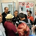 Interventna brigada probila građansku blokadu policijske stanice Voždovac