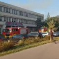 Gori zgrada u Novom Sadu! Gusti dim se širi naseljem, vatrogasci na terenu (video)