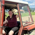 Mlada Marija iz Novog sela najbolji orač u Srbiji Prvi put vozila traktor s dedom kad je imala 8 godina, posle i brazde došle…