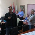 Dve sednice u Bogatiću: Vlast zaseda u opštinskoj zgradi, opozicija na ulici