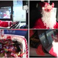 Iz Laponije pravo u Šabac: Deda Mraz Velja vozi gradski autobus i deli poklone, Šapčani oduševljeni