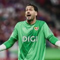 ПОЛУВРЕМЕ - Играчи Раја нису желели да наставе, судија их пожуривао