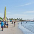U ovu zemlju je umesto zime stiglo leto: Ljudi pohrlili na plaže, ali sad ceo svet strepi zbog onog što sledi