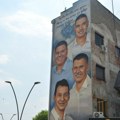 Reči patrijarha Pavla ispisane u centru Čačka: Završen mural posvećen nastradalim mladićima