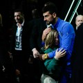 FOTO Umalo tragedija na proslavi Novakove titule: Vatrogasci spasili devojčicu, Đoković odmah skočio