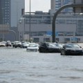 Postepeno se uspostavlja saobraćaj na aerodromu u Dubaiju koji je i dalje poplavljen