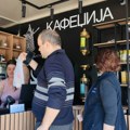 Nišlije opet čekaju u redu – ali za dobru kafu! Kafedžija na pijaci Krive livade