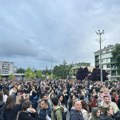 Prva grupa studenata stigla u Loznicu: Doček uz baklje i vatromet (FOTO, VIDEO)