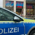 Muškarac naleteo kolima na ljude u Nemačkoj, među povređenima njegova žena i ćerka