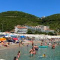 "7 dana na moru više nego dovoljno" Srpkinja jednom rečenicom pokrenula rat na mrežama: Neki idu dva puta po pet, a ovoliko bi…