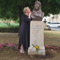 Radmila Živković na Vidovdan dobila bistu u rodnom Kruševcu! Ćerka Bojana: Mama bi danas rekla: "Moj grade divni, ja sam to…