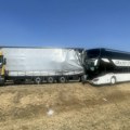 U autobusu bili maturanti iz Mađarske: Detalji nesreće kod Subotice: Zakucali se u kamion, osam osoba povređeno