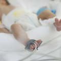 Horor u Francuskoj: Dečak (6) u bolnici uzeo prevremeno rođenu bebu, pala je na pod i umrla!