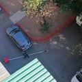 U Bloku 21 na Novom Beogradu pala trula bandera: Stanari uplašeni, apeluju da niko ne šeta u blizini zbog struje